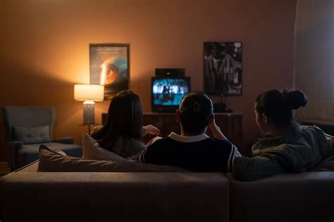 Evde Sinema Keyfi: Ailece İzlenecek Filmler ve Pratik Atıştırmalıklar